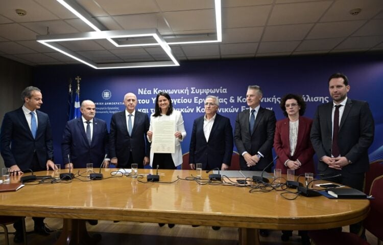 Στιγμιότυπο από την παρουσίαση τη συμφωνία κυβέρνησης, υπουργείου και εθνικών εταίρων (φωτ.: EUROKINISSI/Μιχάλης Καραγιάννης)