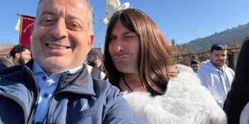 Και νύφη, και γαμπρός, και αστείρευτο ταλέντο ο Κυριάκος Καραγιαννίδης (φωτ.: Facebook / Nakis Kesidis)