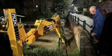 Καθαρισμός φερτών υλικών στην περιοχή του Ποταμού, στην Κέρκυρα (φωτ.: enimerosi.com/Ελένη Κορωνάκη)