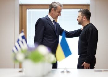 Από αριστερά ο Κυριάκος Μητσοτάκης με τον Βολοντίμιρ Ζελένσκι τον Οκτώβριο του 2024 στη Σύνοδο του Ευρωπαϊκού Συμβουλίου (φωτ.: Γραφείο Τύπου Πρωθυπουργού/Δημήτρης Παπαμήτσος)