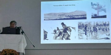 Ο Βασίλης Κωνσταντινίδης κατά την ομιλία του στην Ένωση Ποντίων Μελισσίων (φωτ.: Facebook / Vakis Kotridis)