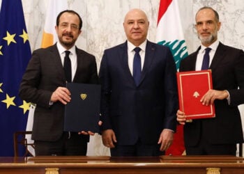 Στιγμιότυπο μετά την υπογραφή για την οριοθέτηση ΑΟΖ, μεταξύ Κύπρου και Λιβάνου, 26 Νοεμβρίου 2025 (φωτ.: Facebook / Νίκος Χριστοδουλίδης - Nikos Christodoulides)