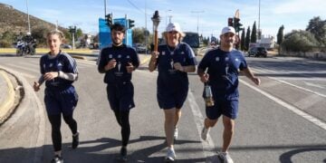 Στιγμιότυπο από την περσινή λαμπαδηδρομία (φωτ.: EUROKINISSI/Θανάσης Δημόπουλος)