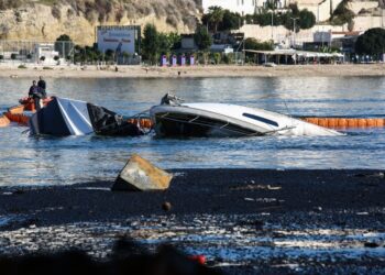 Ένα από τα βυθισμένα σκάφη (φωτ.: EUROKINISSI/Δανάη Δαυλοπούλου)