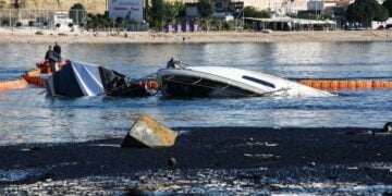 Ένα από τα βυθισμένα σκάφη (φωτ.: EUROKINISSI/Δανάη Δαυλοπούλου)