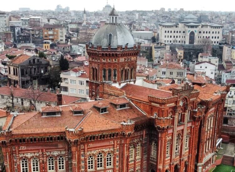 Άποψη της Μεγάλης του Γένους Σχολής (πηγή: facebook.com/filoimgsx)