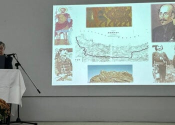 Ο Βασίλης Κωνσταντινίδης κατά την ομιλία του στην Ένωση Ποντίων Μελισσίων (φωτ.: Facebook / Vakis Kotridis)