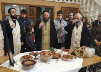 Τιμώντας την Παναγία Μεσοσπορίτισσα, στον  Μικρασιατικό Σύλλογο Πτολεμαΐδας (φωτ.: Facebook / Μαίρη Κεσκιλίδου)