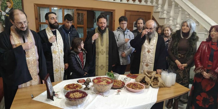 Τιμώντας την Παναγία Μεσοσπορίτισσα, στον  Μικρασιατικό Σύλλογο Πτολεμαΐδας (φωτ.: Facebook / Μαίρη Κεσκιλίδου)