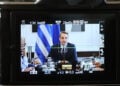 Ο Κυριάκος Μητσοτάκης μέσα από τη φωτογραφική μηχανή, κατά τη διάρκεια υπουργικού συμβουλίου (φωτ.: EUROKINISSI / Γιώργος Κονταρίνης)