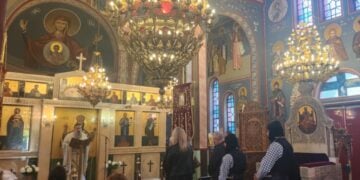 Στιγμιότυπο από τη θεία λειτουργία (φωτ.: Σωματείο «Άγιος Γεώργιος Περιστερεώτα«/Πετρούλα Πεσιρίδου)