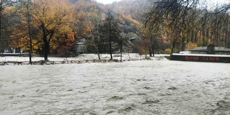 Τα νερά του Αλιάκμονα κάλυψαν το χώρο όπου γίνεται το River Party (φωτ.: Δήμος Νεστορίου)