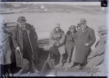 Ο υποστράτηγος Νικόλαος Κλαδάς, στο λοιμοκαθαρτήριο του Αγίου Γεωργίου επιστρέφοντας από την αιχμαλωσία. (πηγή: eliaserver.elia.org.gr/ Αρχείο Hepp Josef/Κωδικ. τεκμηρ. 04.12.01.041)