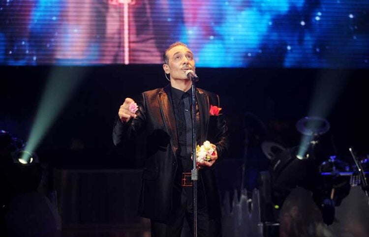 Ο Νότης Σφακιανάκης το 2010, στην πρεμιέρα στο «Ιερά Θέα» στην Αθήνα (φωτ.: EUROKINISSI / Κώστας Κατωμέρης)