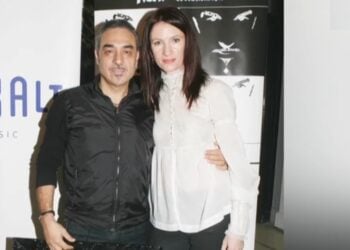 Ο Νότης Σφακιανάκης με τη σύζυγό του σε παλιότερη φωτογραφία (φωτ.: glomex)