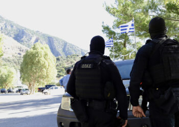 Δυνάμεις της αστυνομίας σε επιφυλακή στα Βορίζια του Δήμου Φαιστού (φωτ. αρχείου: ΑΠΕ-ΜΠΕ / Νίκος Χαλκιαδάκης)