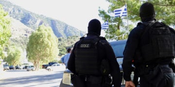 Δυνάμεις της αστυνομίας σε επιφυλακή στα Βορίζια του Δήμου Φαιστού (φωτ. αρχείου: ΑΠΕ-ΜΠΕ / Νίκος Χαλκιαδάκης)