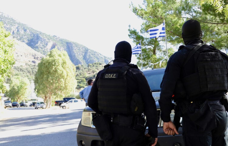 Δυνάμεις της αστυνομίας σε επιφυλακή στα Βορίζια του Δήμου Φαιστού (φωτ. αρχείου: ΑΠΕ-ΜΠΕ / Νίκος Χαλκιαδάκης)