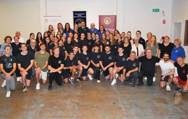 Δεκάδες ομογενείς συμμετείχαν στα χορευτικά εργαστήρια (φωτ.: facebook/Syndesmos Connecting People and Their Stories)