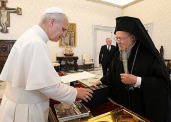 Στιγμιότυπο από την ιδιωτική συνάντηση στο Βατικανό, 19 Μαΐου 2025 (φωτ.: Χ / Archons of the Ecumenical Patriarchate)