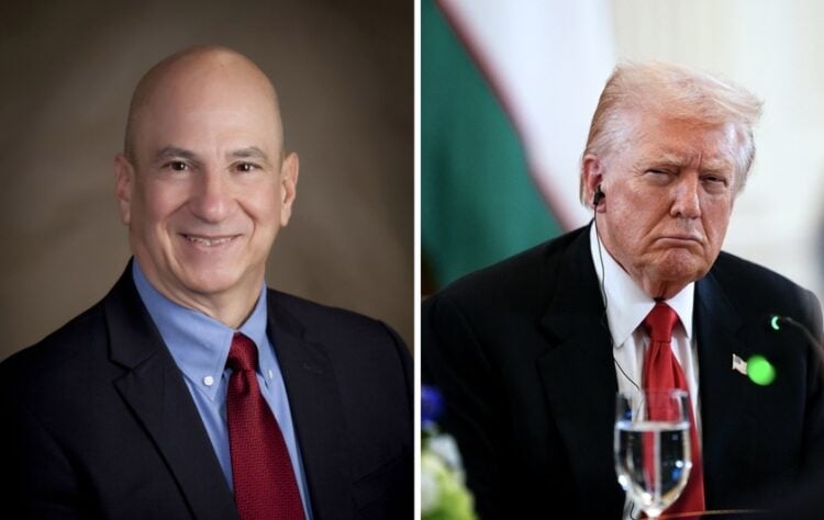 Αριστερά ο εισαγγελέας Πιτ Σκανδαλάκης και δεξιά ο αμερικανός πρόεδρος Ντόναλντ Τραμπ (φωτ.: Συμβούλιο Εισαγγελέων της Τζόρτζια/ΕΡΑ/Aaron Schwartz POOL)