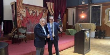 Από αριστερά ο Φίλιπ Κρίστοφερ και ο Λου Κάτσος (φωτ.: Εθνικός Κήρυκας/Χριστόδουλος Αθανασάτος)