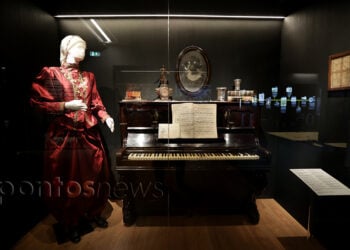 Το πιάνο από την Τραπεζούντα του Πόντου (φωτ.: Κώστας Κατσίγιαννης)