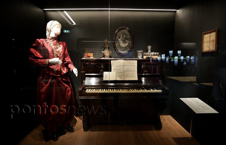 Το πιάνο από την Τραπεζούντα του Πόντου (φωτ.: Κώστας Κατσίγιαννης)