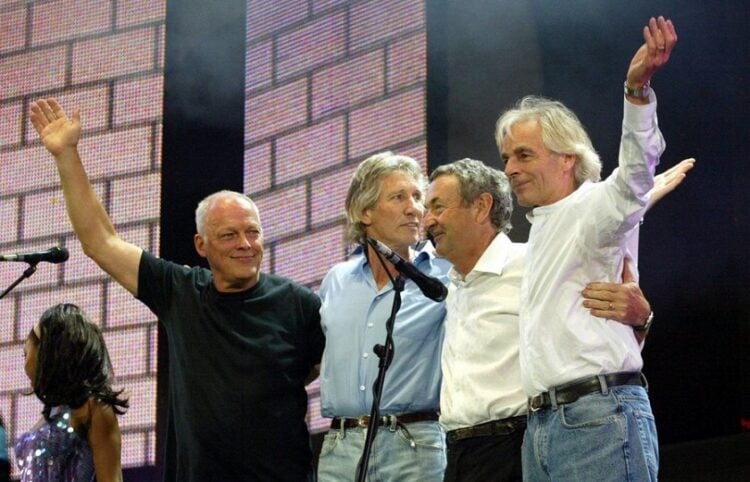 Oι Pink Floyd το 2005 όταν επανενώθηκαν για τελευταία φορά στη συναυλία Live 8 που συγκέντρωσε πάνω από 200.000 άτομα στο Λονδίνο (φωτ.: EPA/Steve Reigate UK AND IRELAND OUT  EPA/STEVE REIGATE UK AND IRELAND OUT)