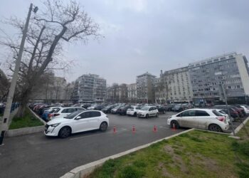 Η πλατεία Ελευθερίας χρησιμοποιείται σήμερα ως χώρος ελεγχόμενης στάθμευσης (φωτ.: Γιώργος Κουρκουρίκης)