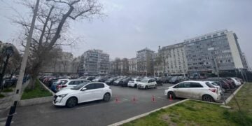 Η πλατεία Ελευθερίας χρησιμοποιείται σήμερα ως χώρος ελεγχόμενης στάθμευσης (φωτ.: Γιώργος Κουρκουρίκης)