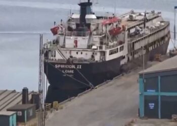 Το πλοίο Spiridon II  όσο ήταν αραγμένο στην Πάνορμο (φωτ.: Χ/Murat)