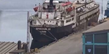 Το πλοίο Spiridon II  όσο ήταν αραγμένο στην Πάνορμο (φωτ.: Χ/Murat)