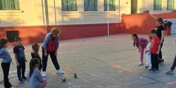 H Μαριάννα Πουρσανίδου με τα παιδιά (φωτ.: Facebook / Zigkeridis Dimitrios)