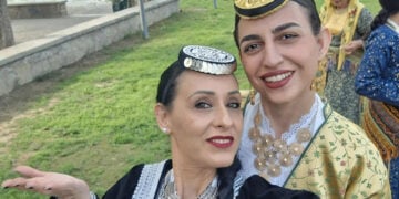 Μια σέλφι από τα κορίτσια της Ένωσης Ποντίων και Φίλων Ποντίων Μυτιλήνης (πηγή: Facebook)