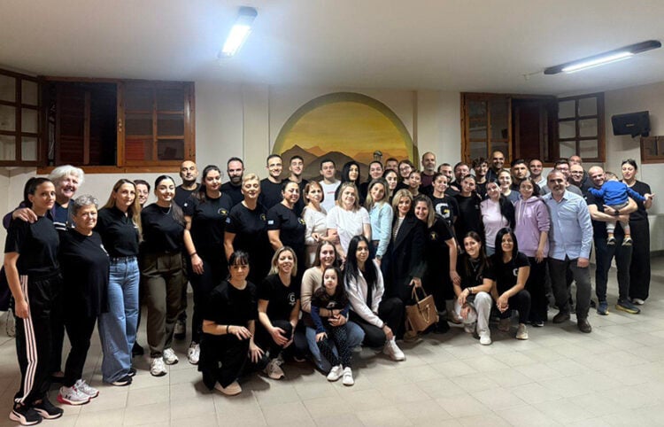 Αναμνηστική φωτογραφία μετά την πρόβα στην Αλεξανδρούπολη (φωτ.: Facebook / Despina Kotakidou)