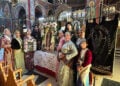 Μέλη του Συλλόγου Ποντίων Ρόδου στο ναό Αγίου Δημητρίου Ροδινιού, τιμώντας τη μνήμη του Οσίου Γεώργιου Καρσλίδη (φωτ.: Facebook / Christos Topkaras)
