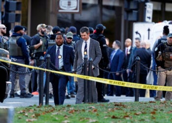 Πράκτορες του FBI στο σημείο όπου δύο μέλη της Εθνοφρουράς δέχθηκαν πυροβολισμούς. Τετάρτη 26 Νοεμβρίου 2025 (φωτ.: EPA / Will Oliver)