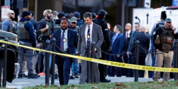 Πράκτορες του FBI στο σημείο όπου δύο μέλη της Εθνοφρουράς δέχθηκαν πυροβολισμούς. Τετάρτη 26 Νοεμβρίου 2025 (φωτ.: EPA / Will Oliver)