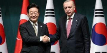 Ο πρόεδρος της Νότιας Κορέας Λι Τζάε Μιούνγκ με τον πρόεδρο της Τουρκίας Ρετζέπ Ταγίπ Ερντογάν (φωτ.: Χ/Recep Tayyip Erdoğan)