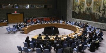 Εικόνα από την αίθουσα του Συμβουλίου Ασφαλείας των Ηνωμένων Εθνών, στη Νέα Υόρκη, όπου συζητείται το ειρηνευτικό σχέδιο για την Ουκρανία (φωτ.:  EPA/SARAH YENESEL)