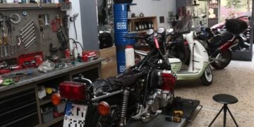 Η ψηφιακή κάρτα εργασίας εφαρμόζεται πλέον και σε συνεργεία μοτοσυκλετών (φωτ. αρχείου: EUROKINISSI/Χρήστος Μπόνης)