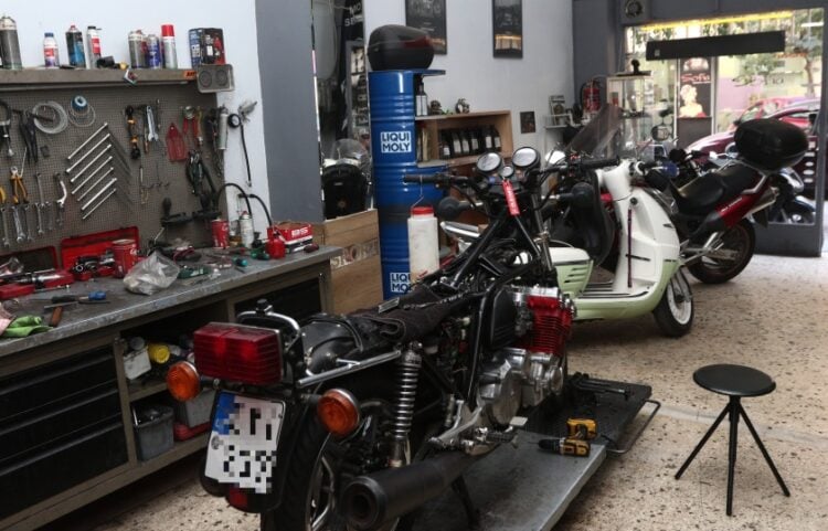 Η ψηφιακή κάρτα εργασίας εφαρμόζεται πλέον και σε συνεργεία μοτοσυκλετών (φωτ. αρχείου: EUROKINISSI/Χρήστος Μπόνης)