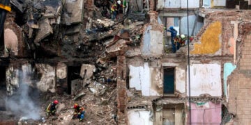 Την ώρα που συζειτείται το σχέδιο Τραμπ, οι ρωσικές επιθέσεις συνεχίζονται (φωτ.: EPA / Maxym Marusenko)