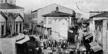 Καρτ ποστάλ των αρχών του περασμένου αιώνα με την αγορά της Τραπεζούντας