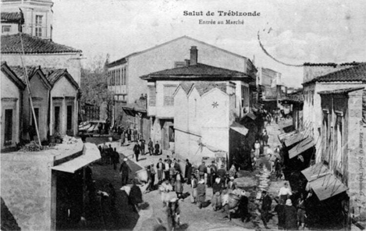 Καρτ ποστάλ των αρχών του περασμένου αιώνα με την αγορά της Τραπεζούντας