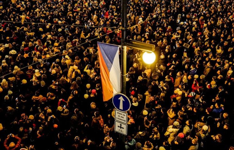 Στους δρόμους της Πράγας, για την 33η επέτειο από τη Βελούδινη Επανάσταση, 17 Νοεμβρίου 2022 (φωτ.: EPA / Filip Singer)