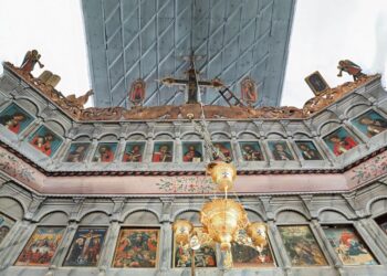 Φωτογραφία τέμπλου που περιλαμβάνεται στο λεύκωμα (φωτ.: Κώστας Βιδάκης)