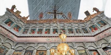 Φωτογραφία τέμπλου που περιλαμβάνεται στο λεύκωμα (φωτ.: Κώστας Βιδάκης)