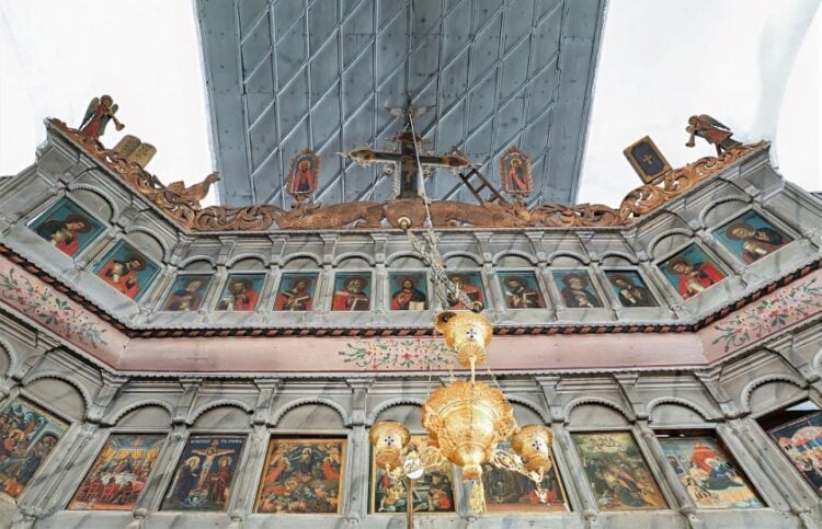 Φωτογραφία τέμπλου που περιλαμβάνεται στο λεύκωμα (φωτ.: Κώστας Βιδάκης)